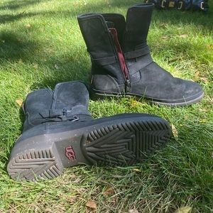 Leather ugg short boot black with black fleece inside size 8.5